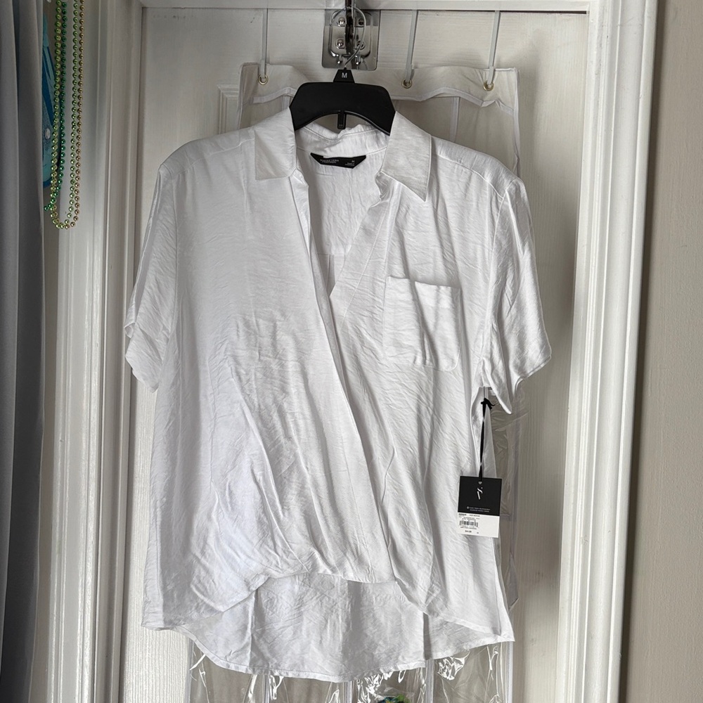 NWT Vera Wang white high low women’s blouse size medium.